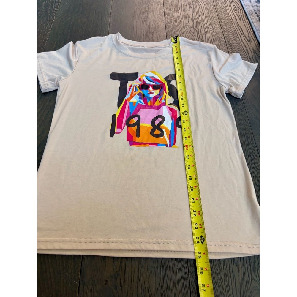 Taylor Swift 1989 Pop Art Graphic Short Sleeve Beige T-Shirt Small - Picture 4 of 7